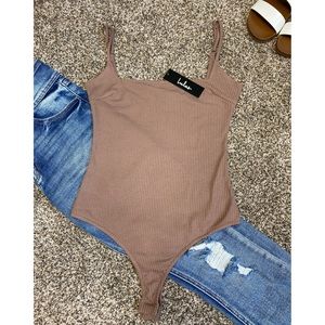 NWT Lulu’s strappy mauve ribbed bodysuit size small